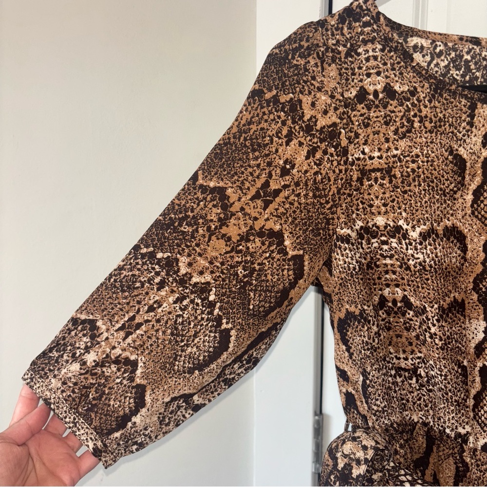 H&M Dress Women’s Snakeskin Print Belted 3/4 Sleeve Size 6 - Picture 3 of 13